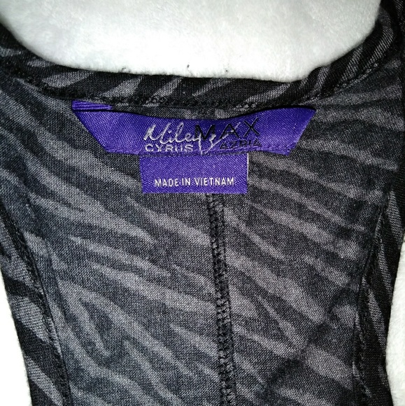 MileyCyrus Tank - Picture 3 of 4